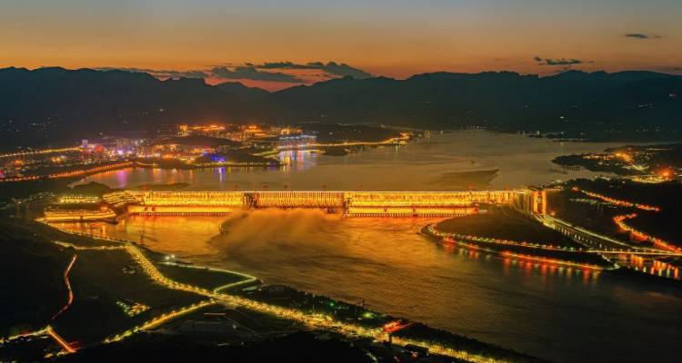 武汉+宜昌两坝一峡+三峡大坝3日2晚私家团