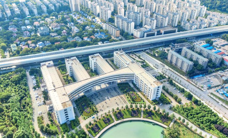 名校参访·武汉半日亲子营【走进华中科技大学】+【华科大学子带队校园参观讲解+面对面交流分享学习方法】+【校园食堂用餐】