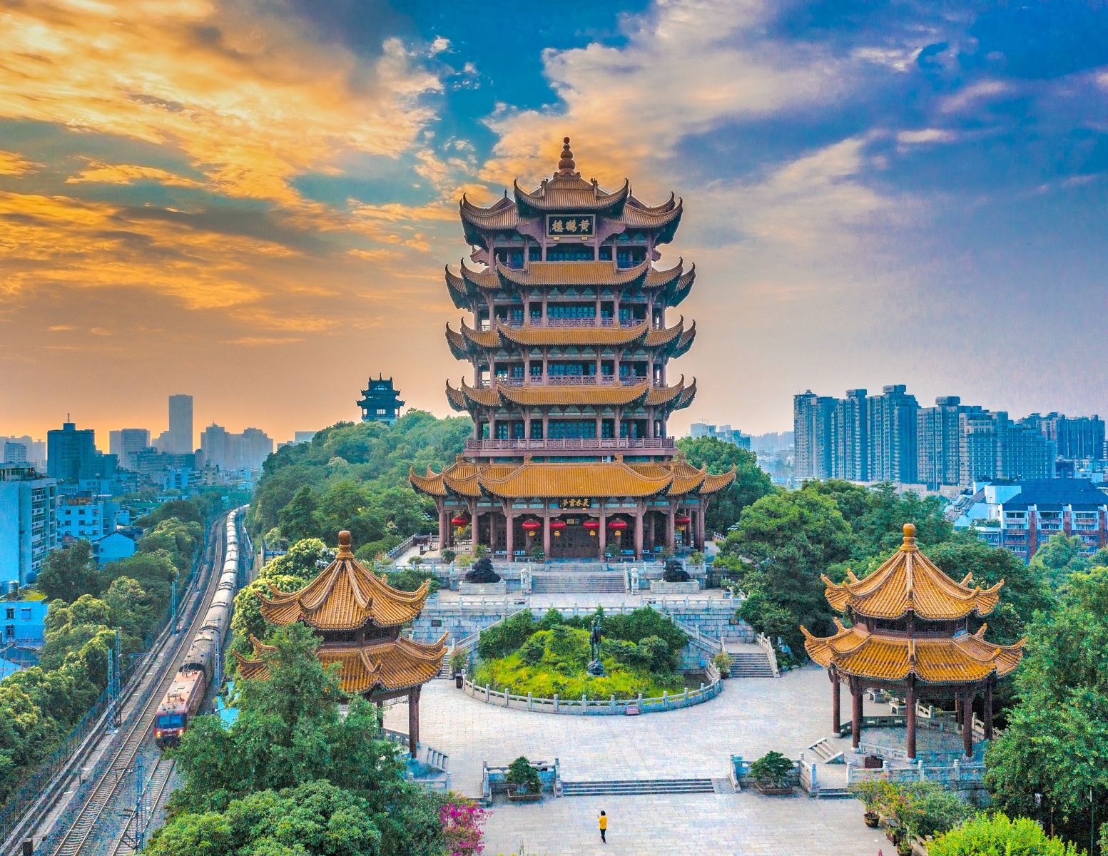 湖北武汉+宜昌长江三峡+恩施大峡谷6日5晚跟团游