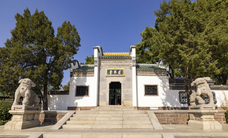 武汉旅行社排名前十名联系电话，靠谱口碑大揭秘！